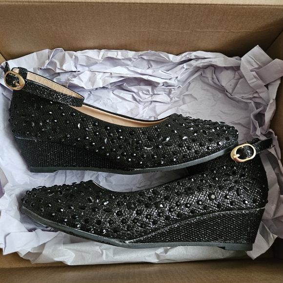 Girls black small heels - Picture 3 of 7